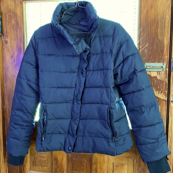 Jackets & Blazers - LN women’s black puffer coat with thumbholes and pockets size Small